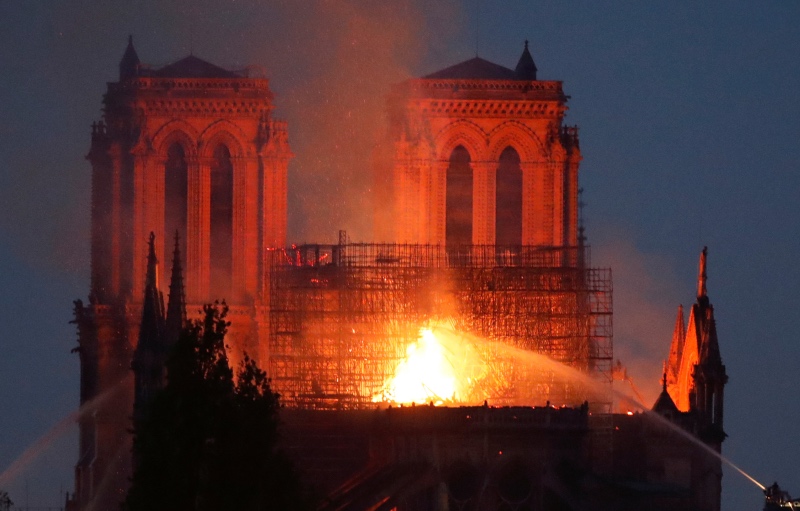Notre Dame fire1
