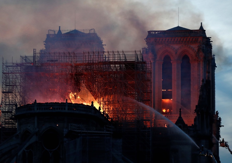 Notre Dame fire3
