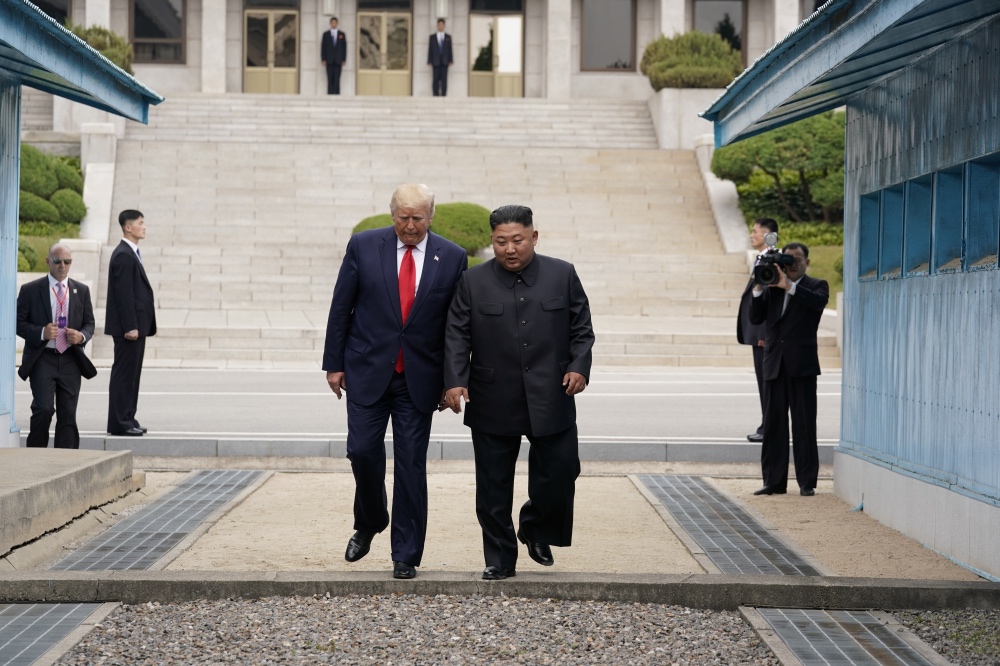 Trump Kim DMZ2