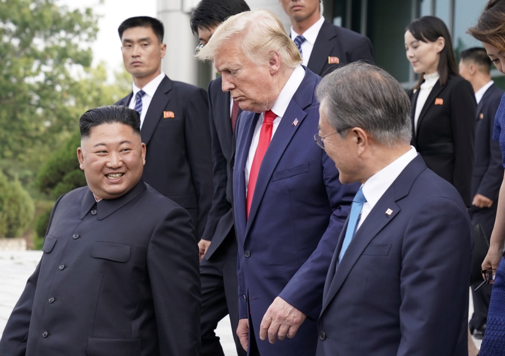 Trump Kim DMZ3
