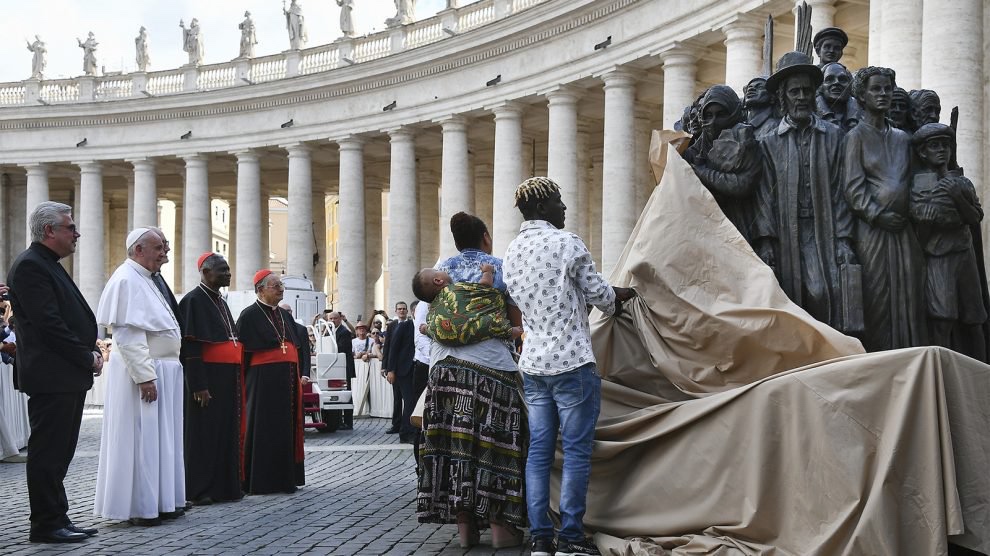 Vatican statue1