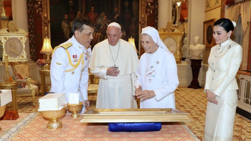 Pope and Thai King