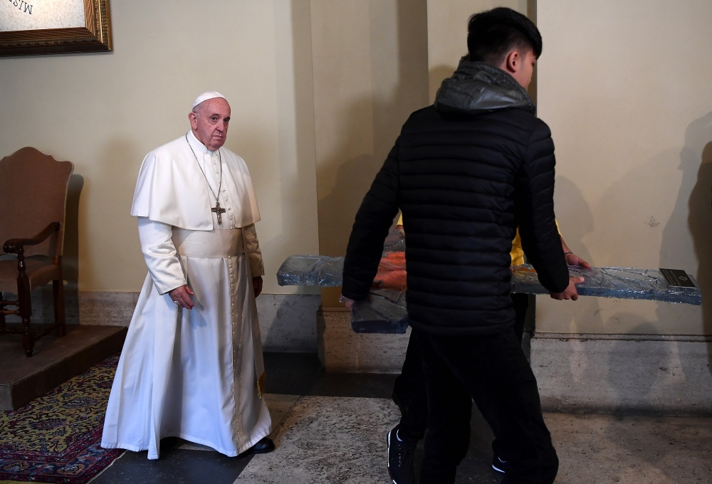 Pope migrants cross