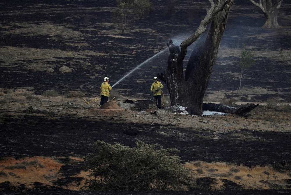 Australia bushfires hose