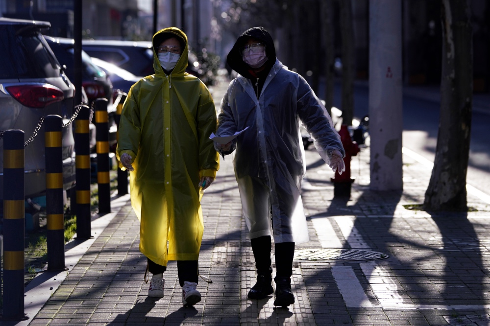 China coronavirus people in masks