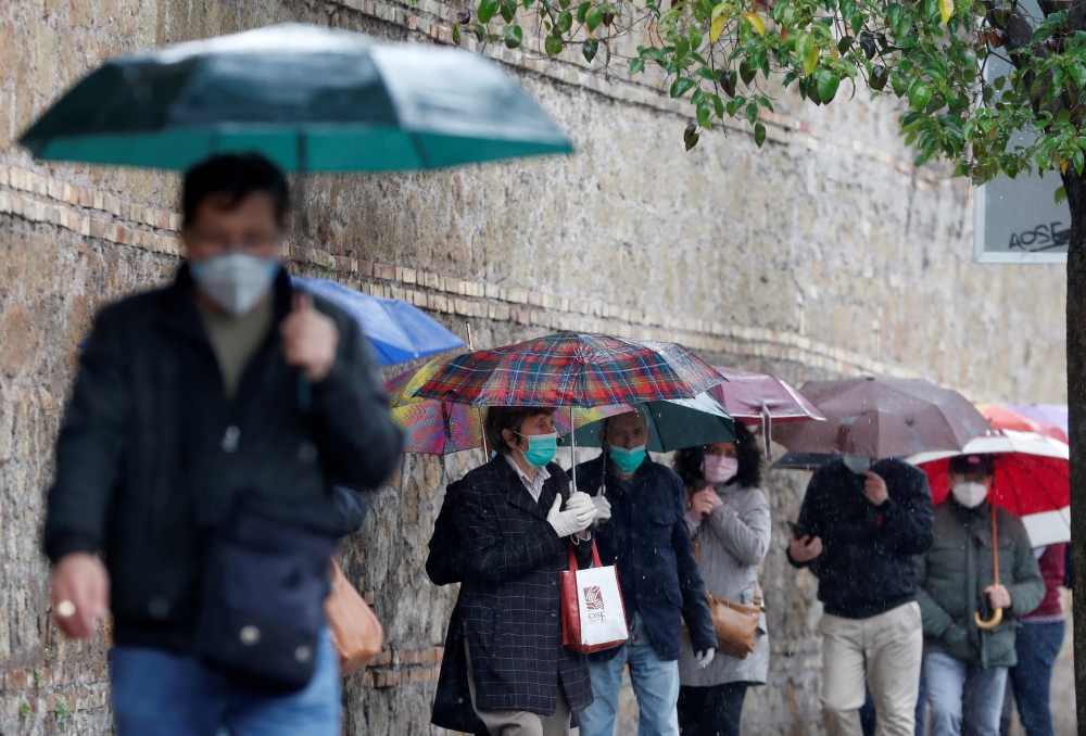 Coronavirus China queuing for face masks