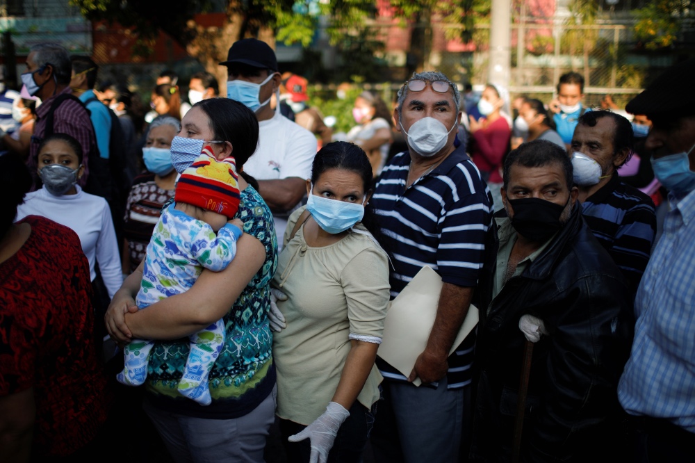 Coronavirus El Salvador queue
