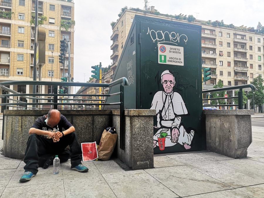 Homeless art Pope Francis Milan1