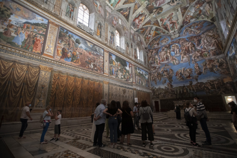 Vatican tourism overcrowding 1