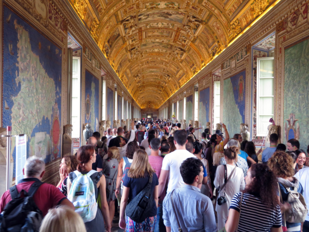Vatican tourism overcrowding 2