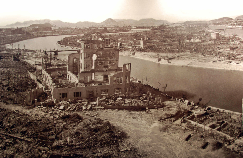 Atomic bombs Hiroshima