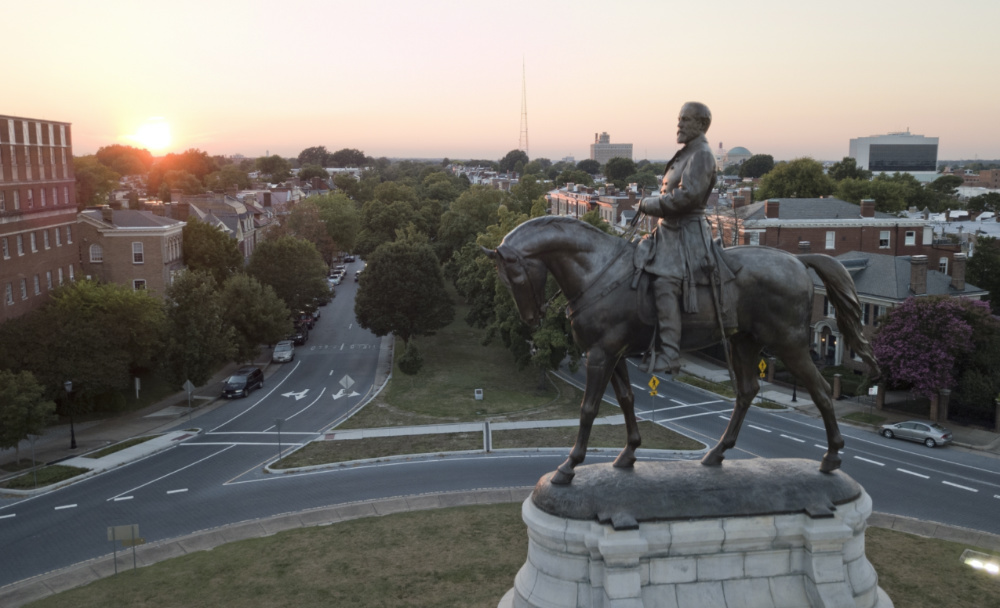 Robert E Lee statue Richmond Virginia