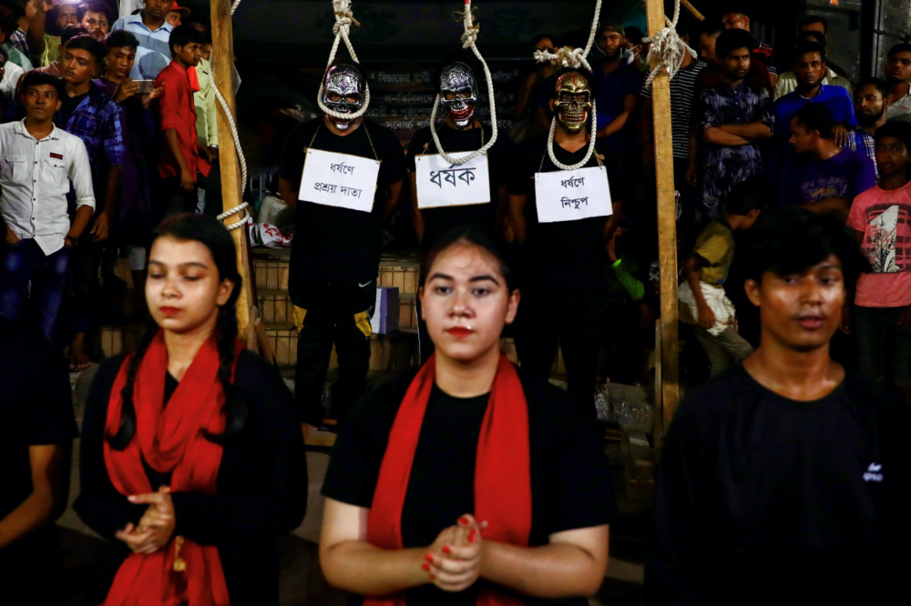 Bangadesh artists protest rapes