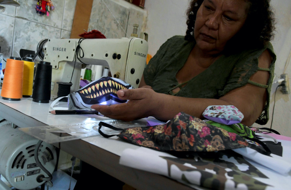 Brazil homeworkers seamstress