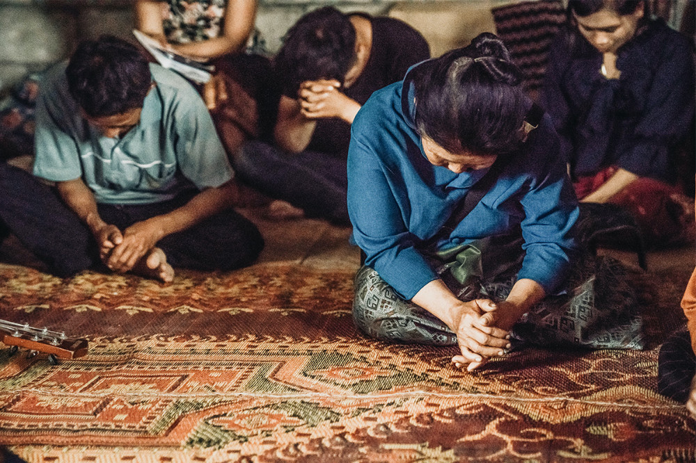 Persecuted church Christians praying