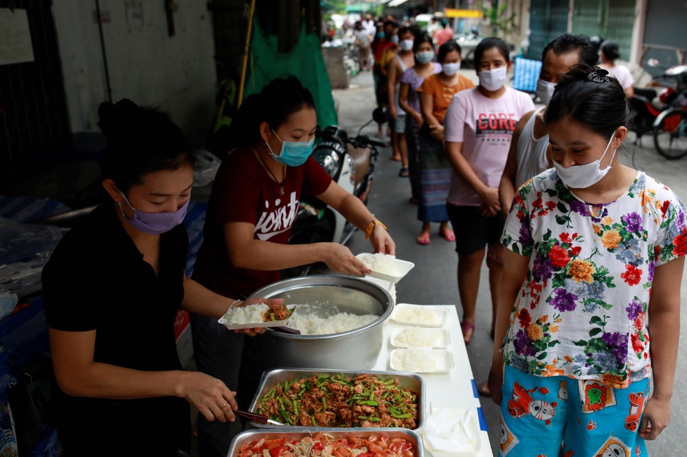 Thailand Bangkok migrant workers receive food aid