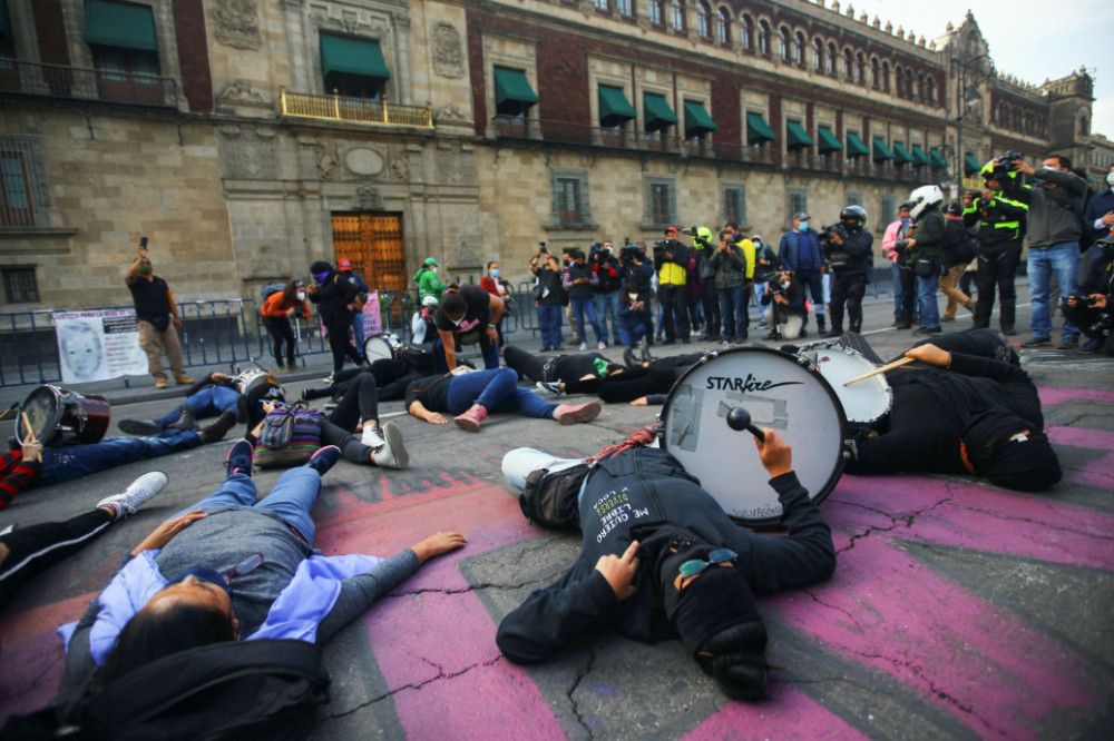 Mexico City women protest against violence