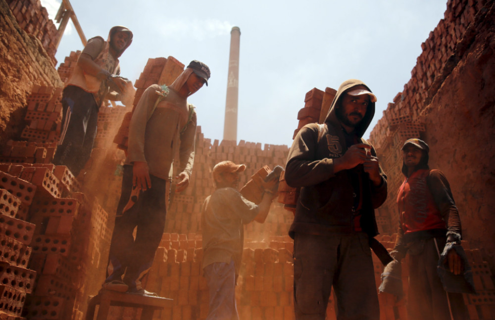 Egypt labourers brick factory