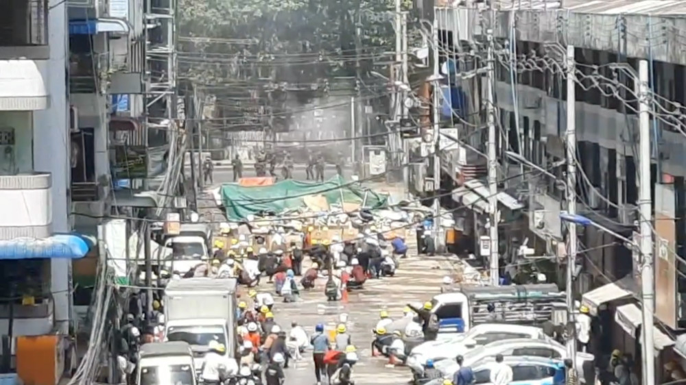 Myanar military coup protests barricades in Yangon 4 Mar 2021