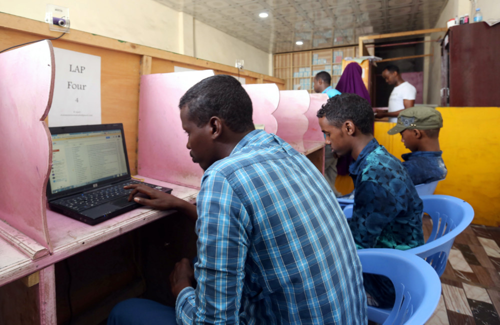 Somalia Mogadishu internet cafe