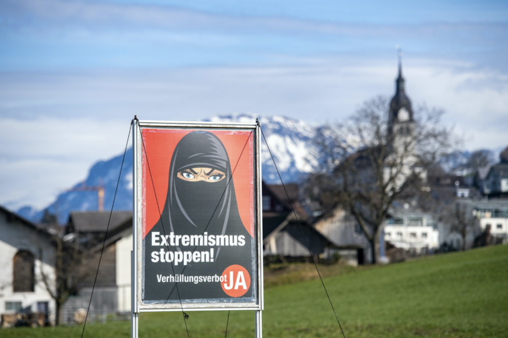 Switzerland poster promoting ban on face coverings