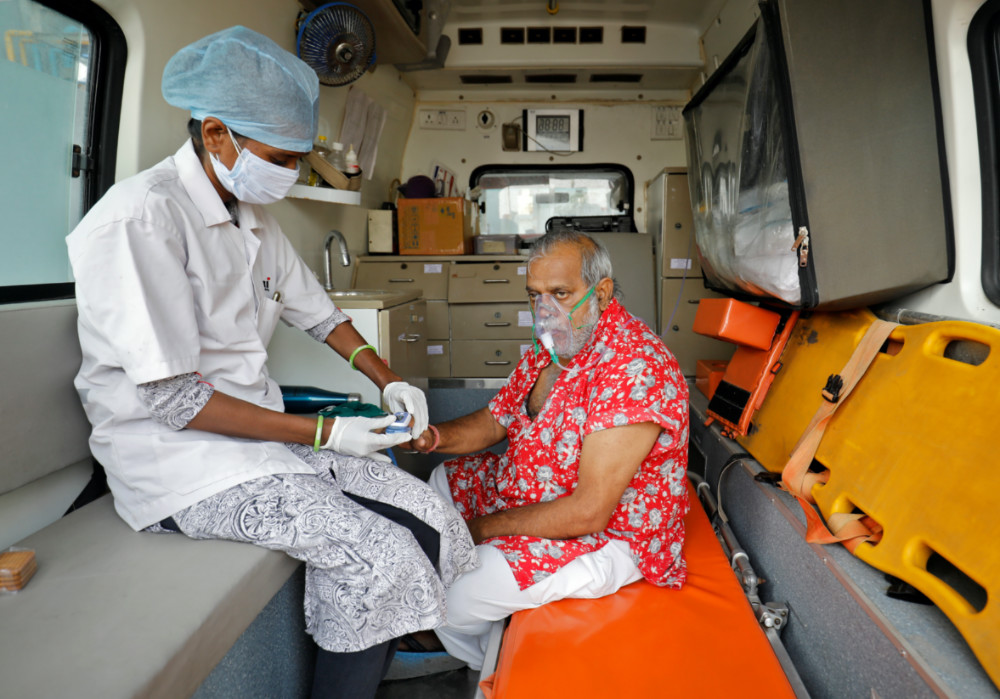Coronavirus India Ahmedabad oxygen in ambulance
