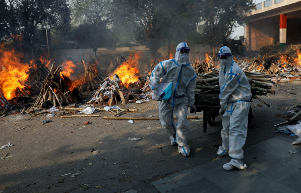 Coronavirus India New Delhi cremations and workers in PPE