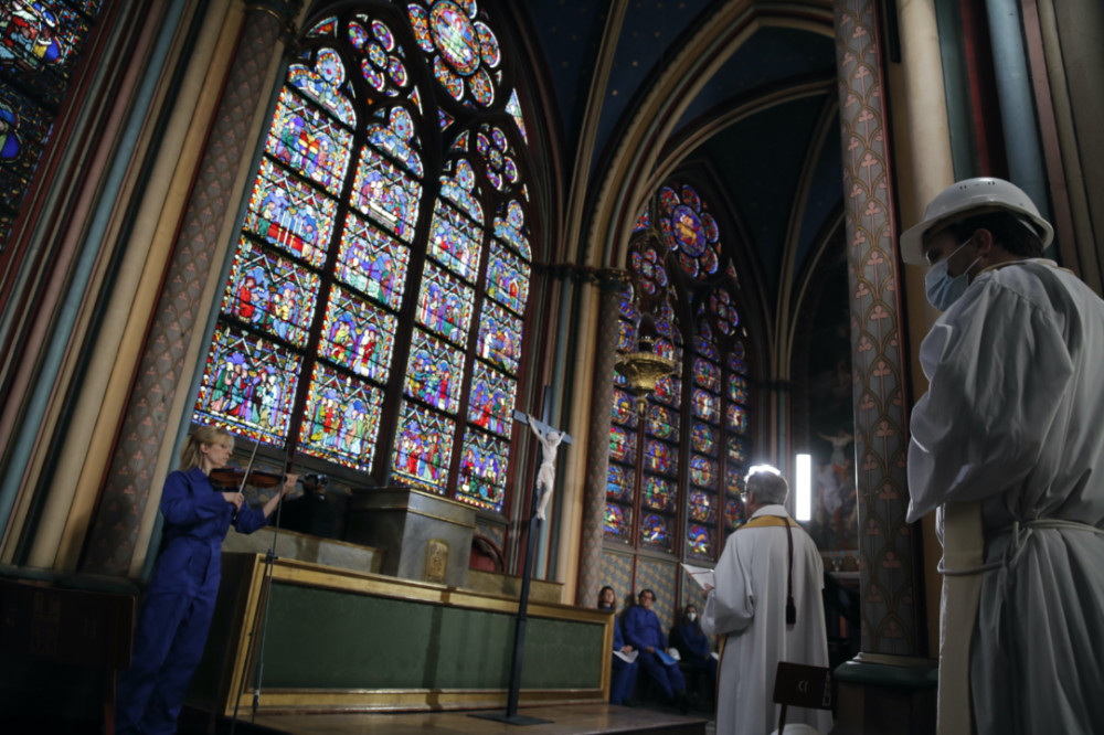 Notre Dame Easter celebrations