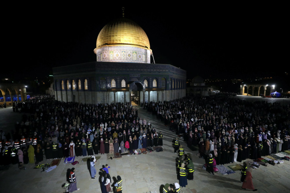 Jerusalem Dome of the Rock Palestinians prayer