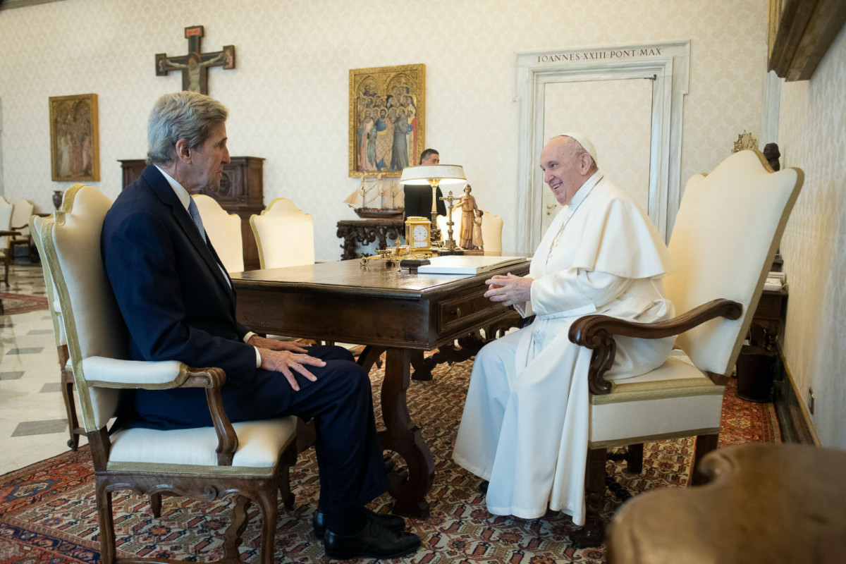 Pope Francis and John Kerry2