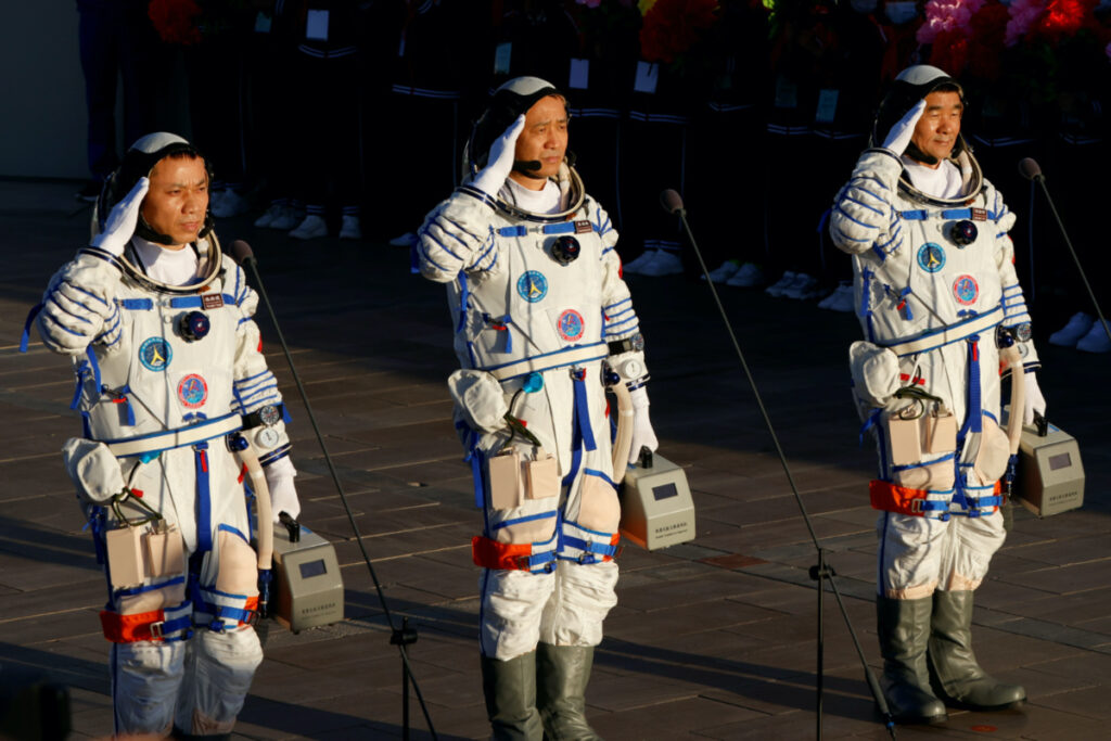 China Shenzhou 12 astronauts