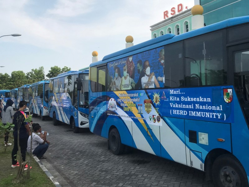 Indonesia coronavirus vaccine buses