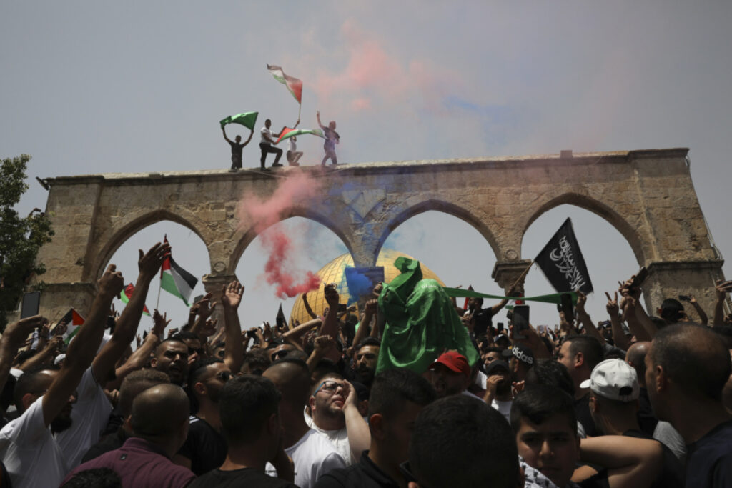 Jerusalem Palestinians wave flags near Dome of the Rock