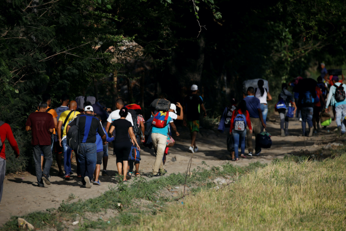 Venezuelan migrants entering Colombia in 2018