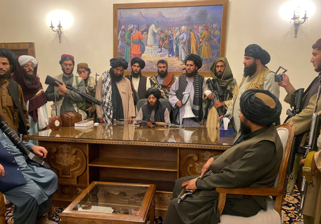 Afghanistan Taliban in presidential palace