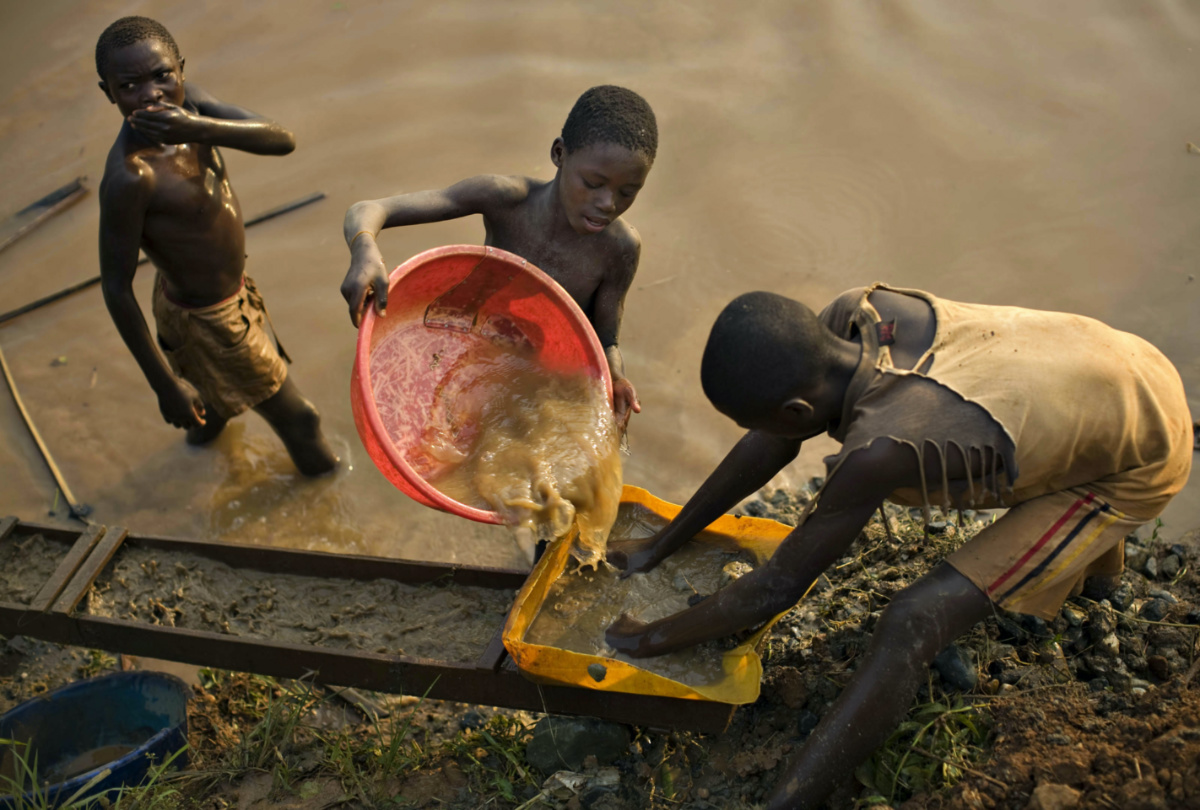 DRC gold mining children