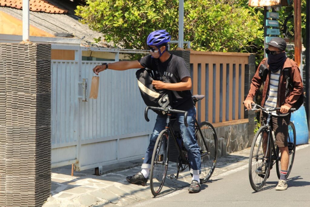 Indonesia bike messengers