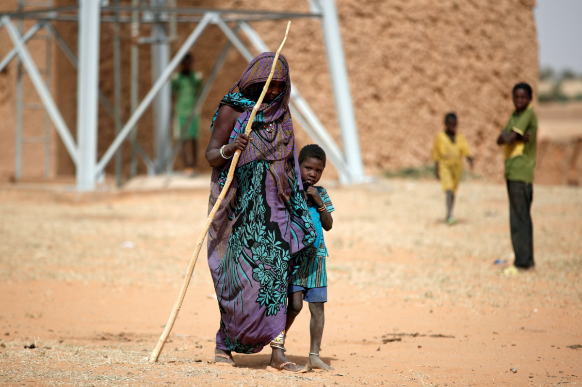 Mali Tin Hama woman and child