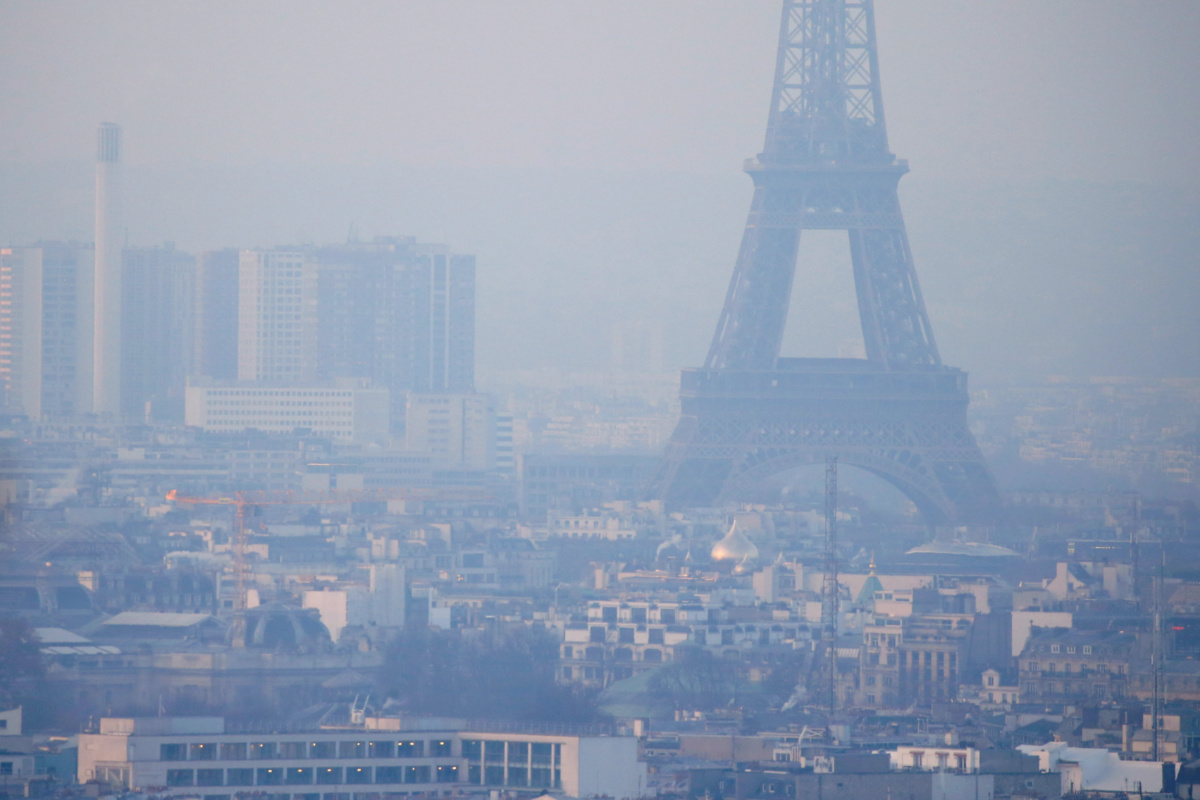 France Eiffel Tower haze 2016