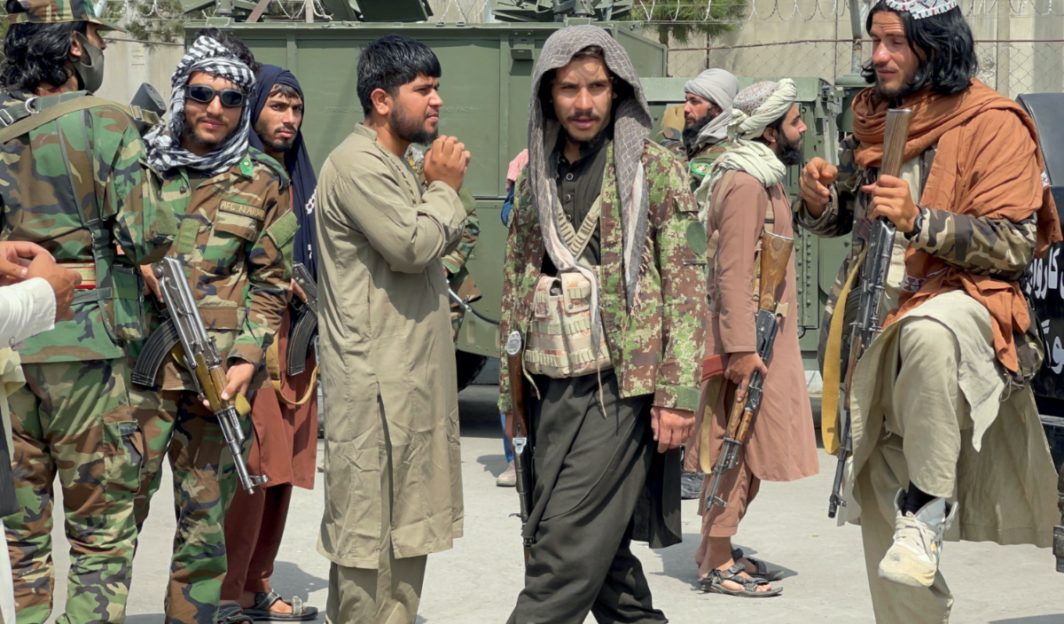 Taliban Kabul outside Hamid Karzai airport