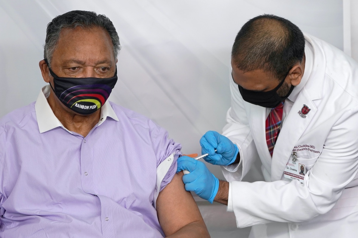 US Jesse Jackson getting a vaccination