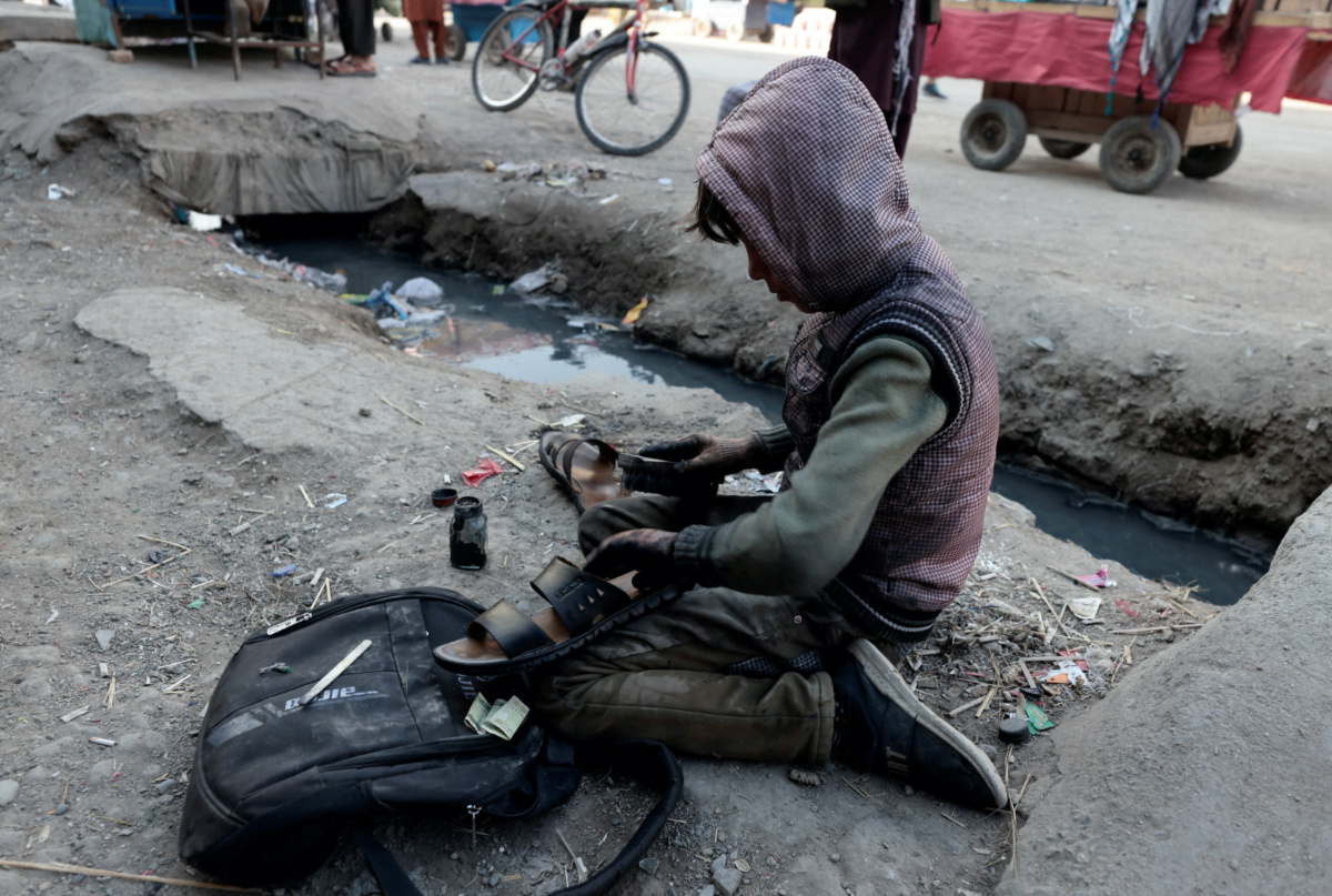 Afghamistan Kabul shoe shine boy