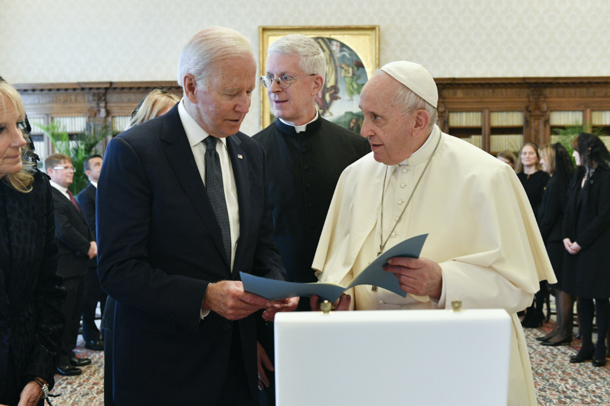 Pope Francis and Joe Biden meeting2