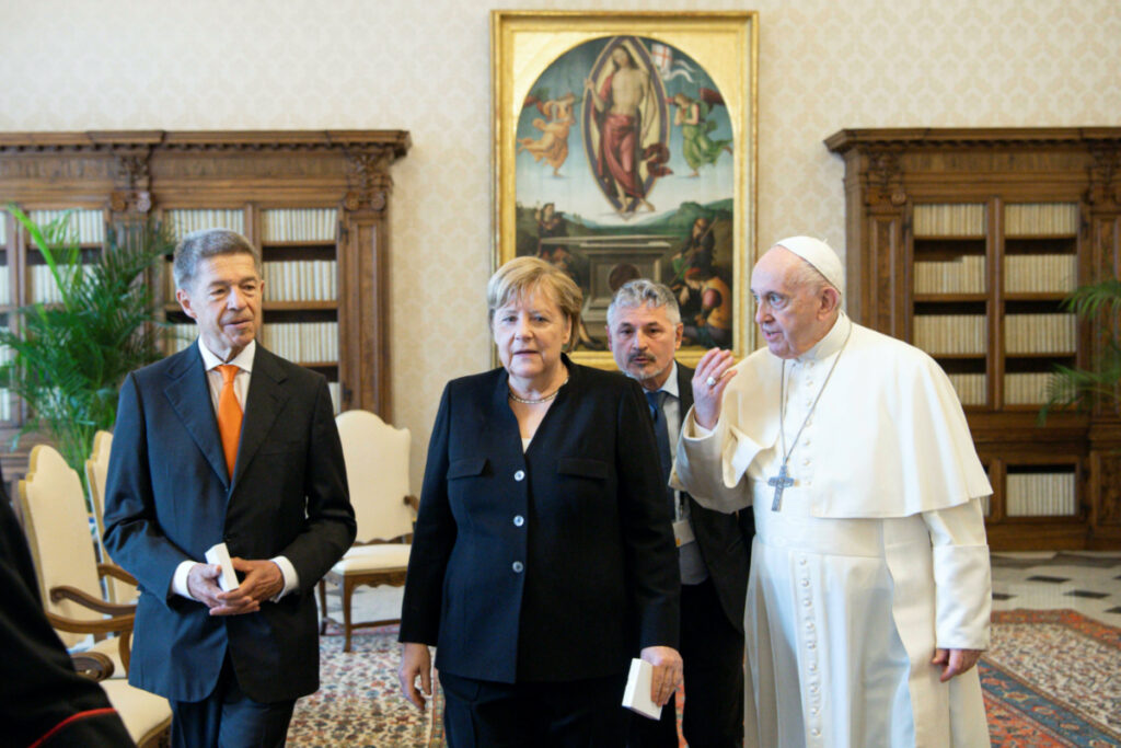 Pope Francis and Merkel1