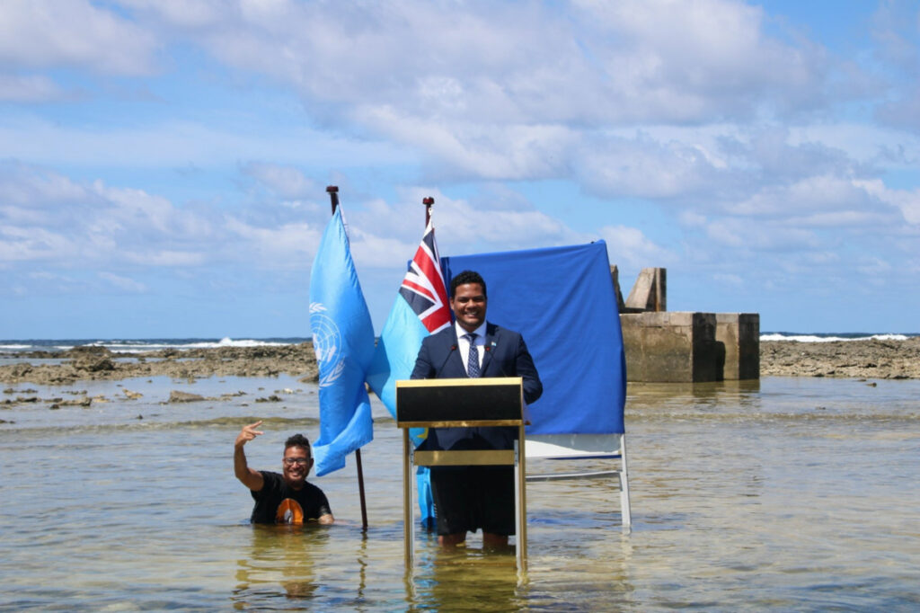 Tuvalu minister gives speech in sea