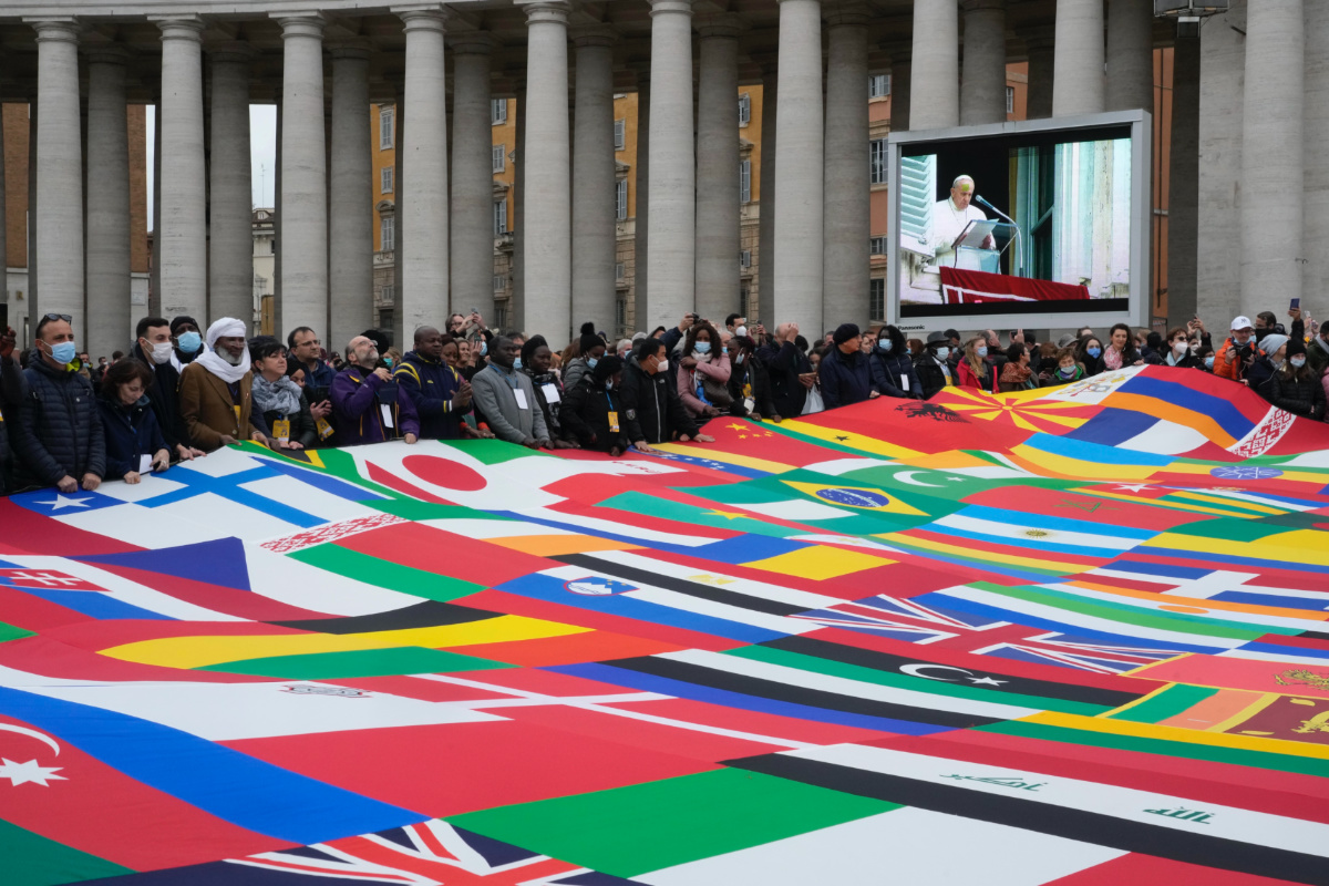 Vatican world flags migrants
