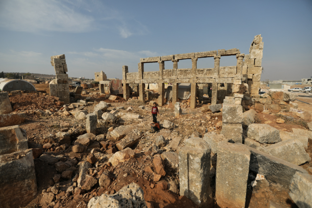 Syria Idlib living among ruins4