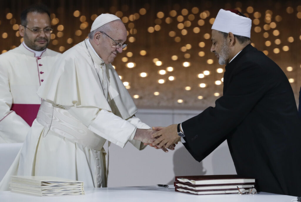 Abu Dhabi Pope Francis greets Sheikh Ahmad al Tayyeb 2019