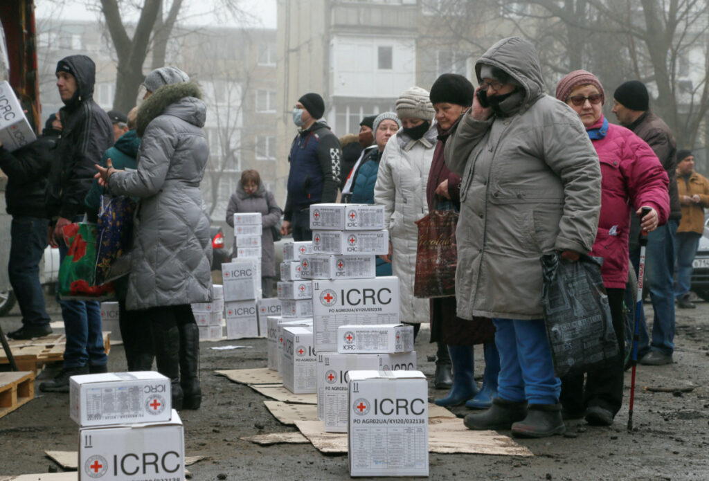 Ukraine Donetsk Red Cross distribution