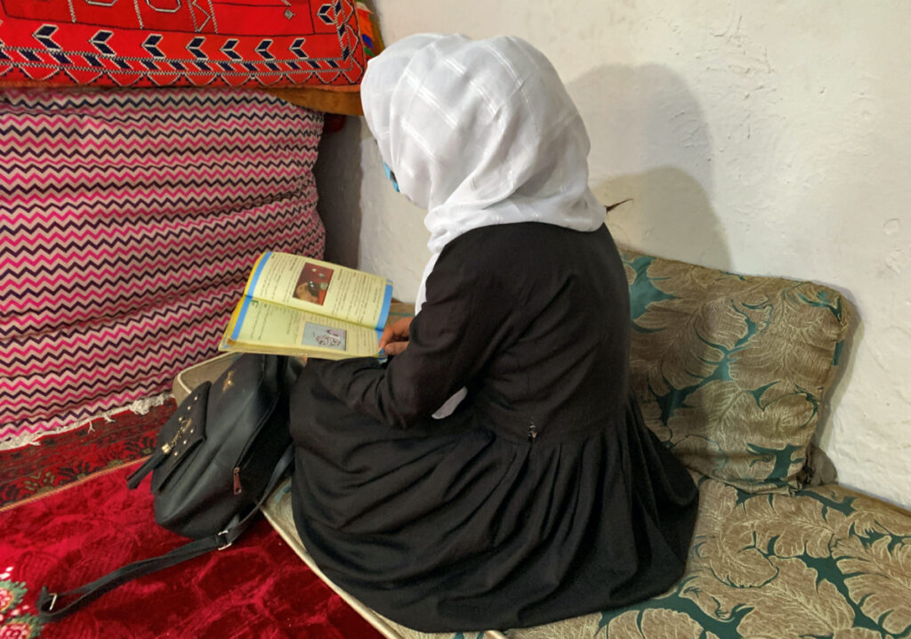 Afghanistan Kabul schoolgirl